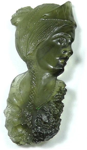 moldavite sculptée glyptique portrait femme