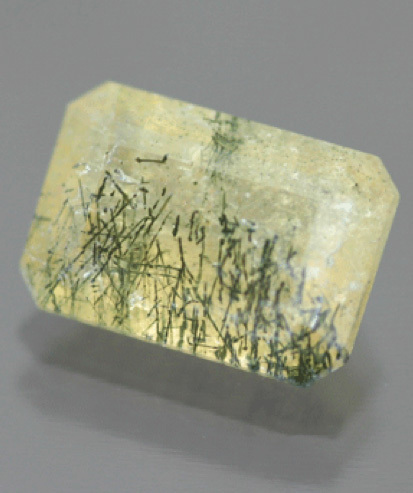 scapolite malgache avec inclusions diopside