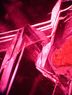 zones de croissance dans rubis synth&eacute;tique Ramaura